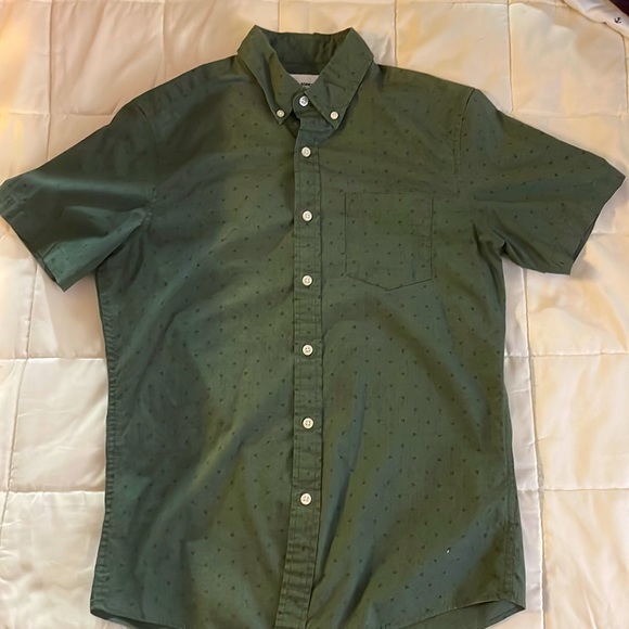 Button down - Picture 1 of 2